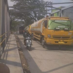 Besi Kerangka Jembatan Sungai Mesjid Hilang, Masyarakat Desak Penegakan Hukum di Riau