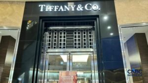 Kronologi & Penyebab Toko Tiffany dan Co Disegel Bea Cukai 