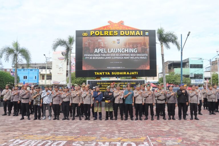 POLRES DUMAI LAUNCHING PENGGUNAAN TANJAK DAN SLEMPANG BERSAMA LAM   