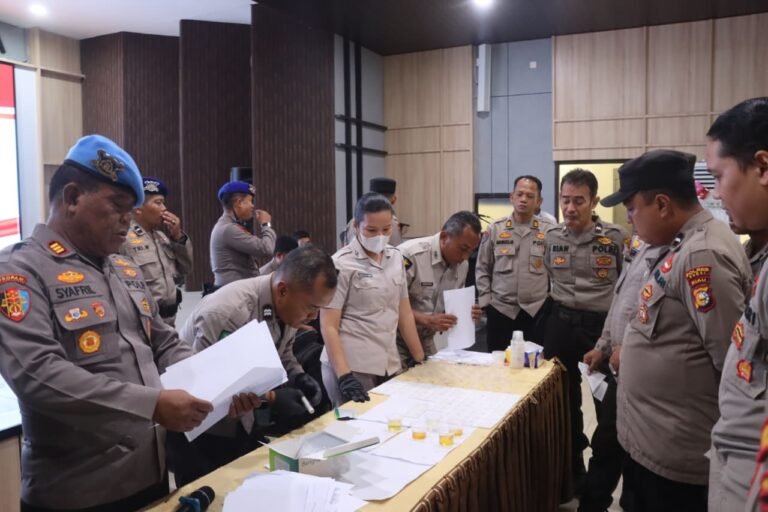 Polres Dumai Laksanakan Deteksi Dini Narkoba Melalui Pengecekan Urine Terhadap Seluruh Personil 