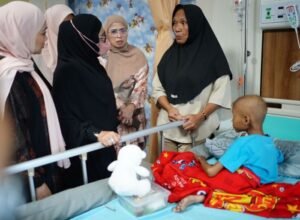 TP PKK dan DWP Riau Kunjungi RSUD Arifin Achmad, Beri Dukungan untuk Anak Pasien yang Mulai Membaik