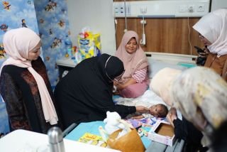 TP PKK dan DWP Riau Kunjungi Pasien Anak di RSUD Arifin Achmad, Wujud Kepedulian terhadap Kasus Gizi Buruk