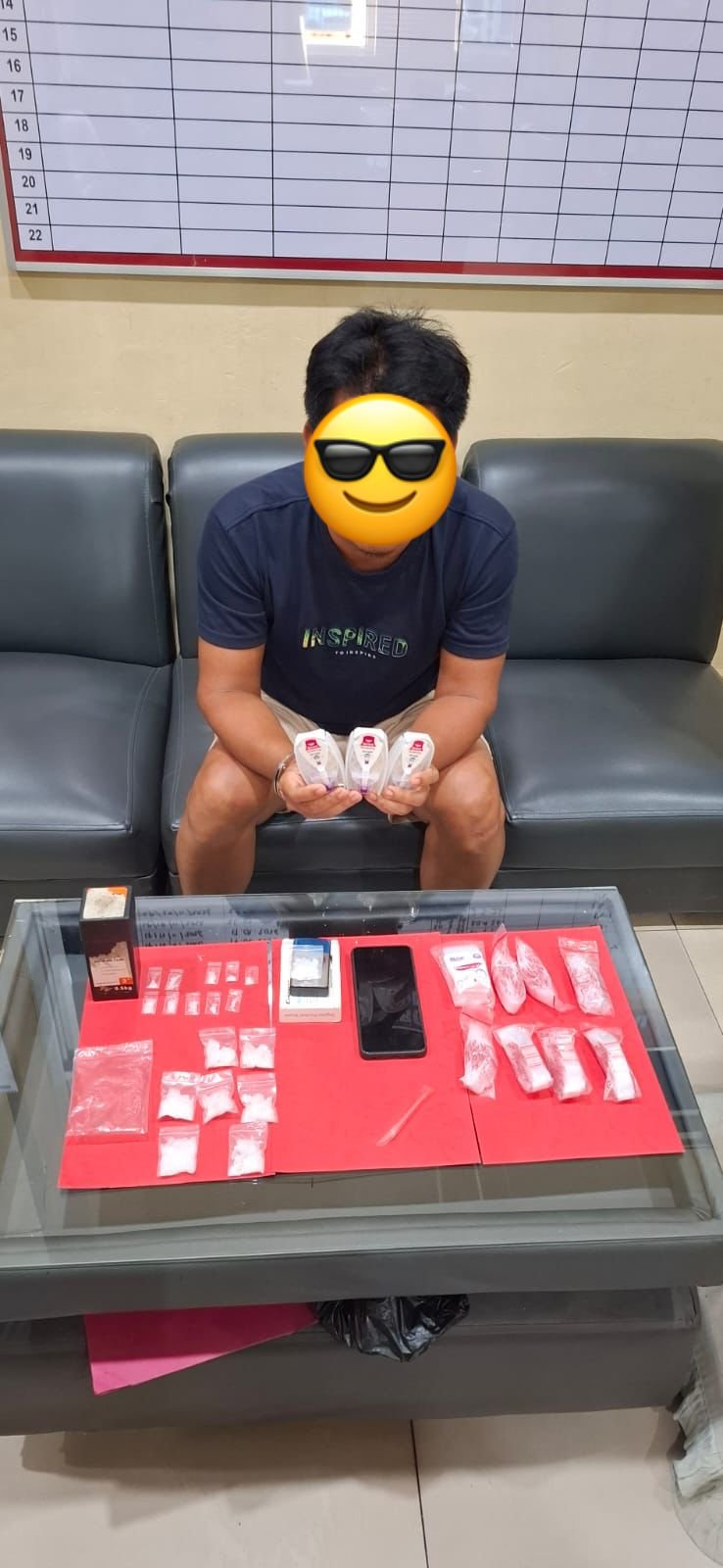 Berhasil ! Satres Narkoba Polres Dumai Tersangka Suw Kantongi 18 Paket Sabu di Dalam Bantal Hijau